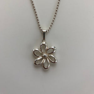 silver daisy pendant