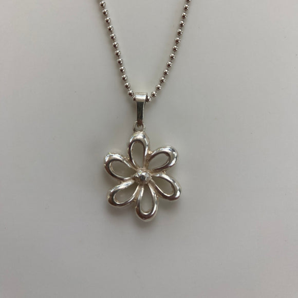 silver daisy pendant